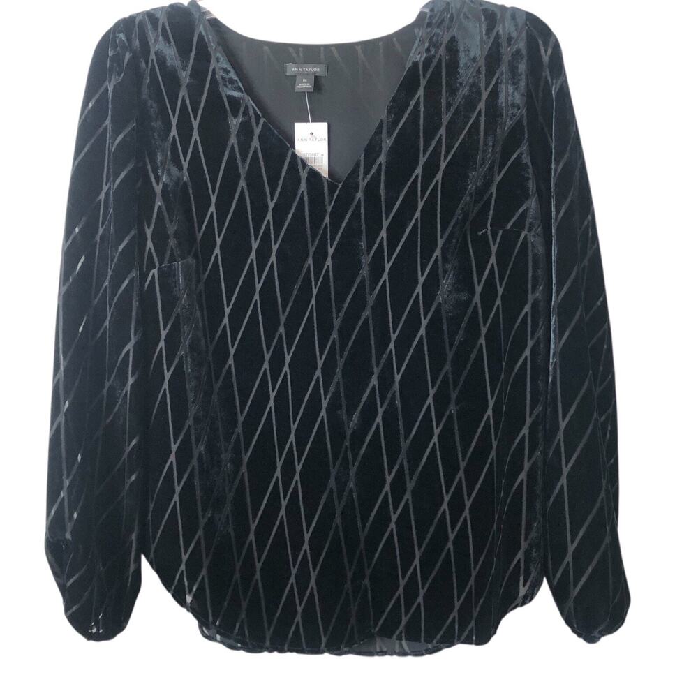 Ann Taylor Women's NWT Black Crushed Velvet Diamond Pattern V-Neck Blouse XS